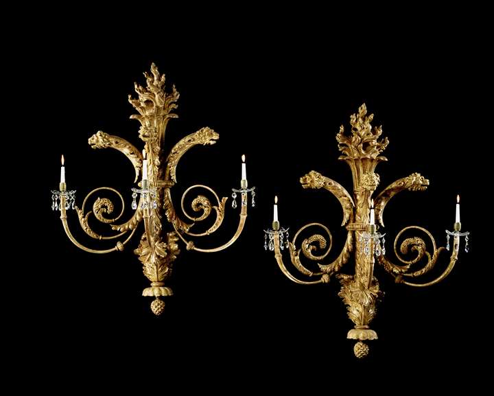 A PAIR OF REGENCY CARVED GILTWOOD WALL LIGHTS